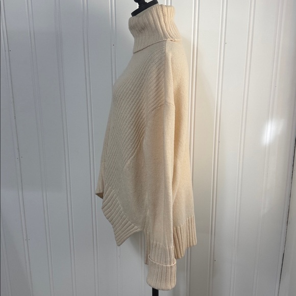 Moth Anthropologie Oversized Wool Blend Cream Turtleneck Sweater size S - Picture 3 of 12
